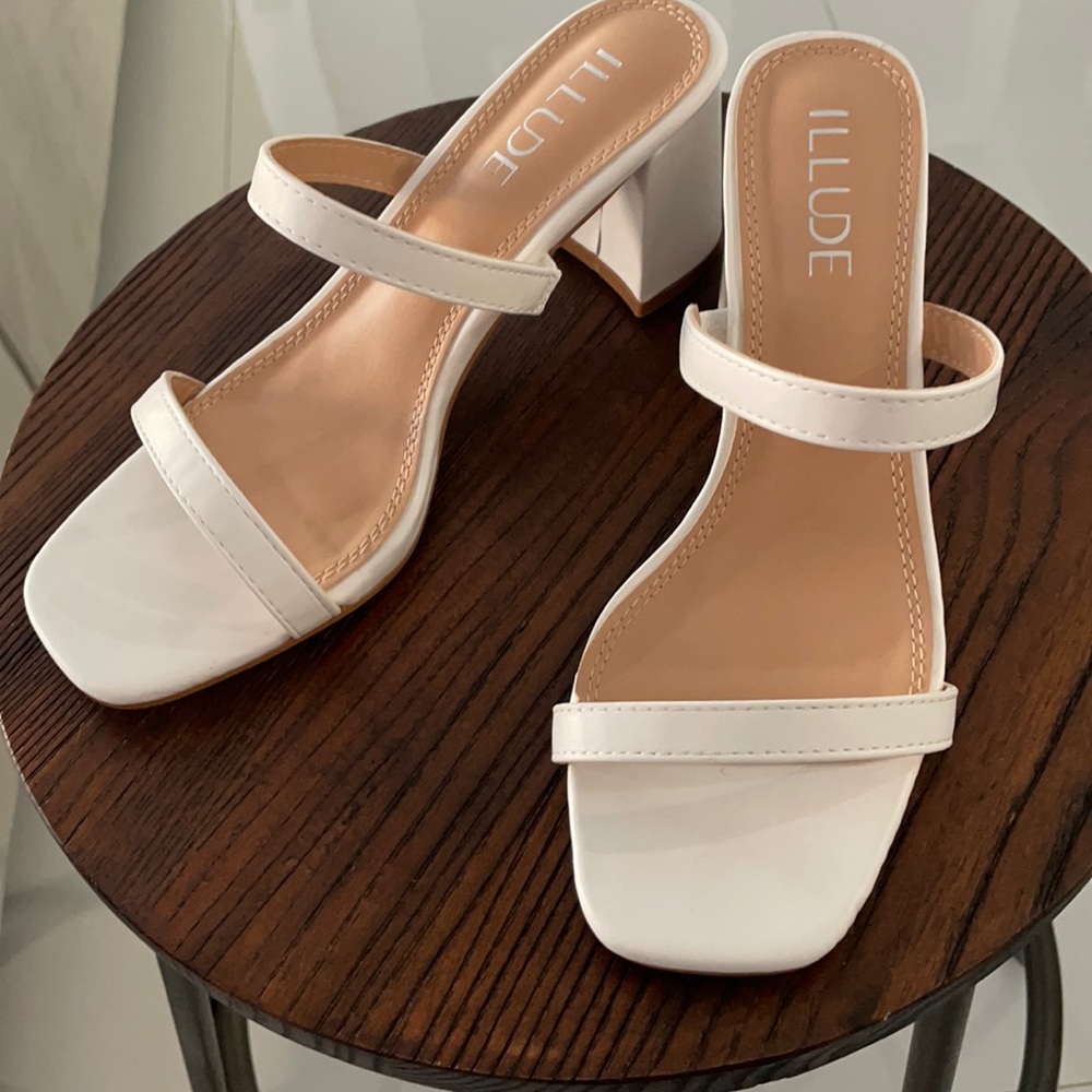 Never worn, Size 7, white shoes!